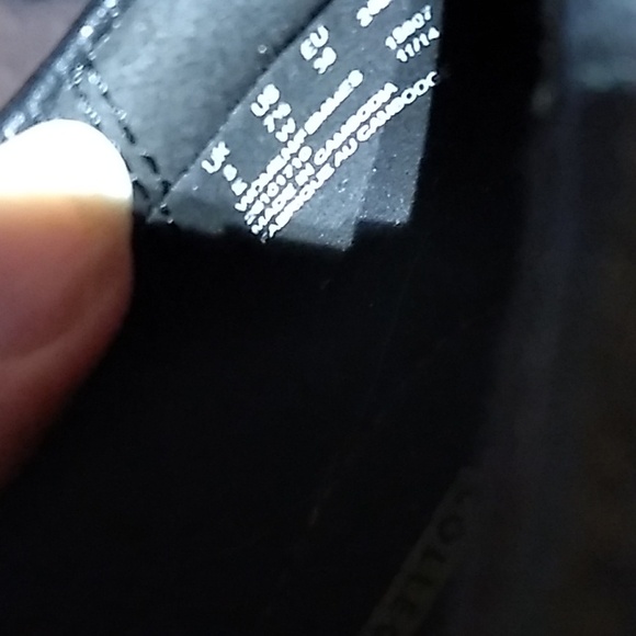 Women's Black Clarks Shoes, Size 7.5 - Picture 7 of 7